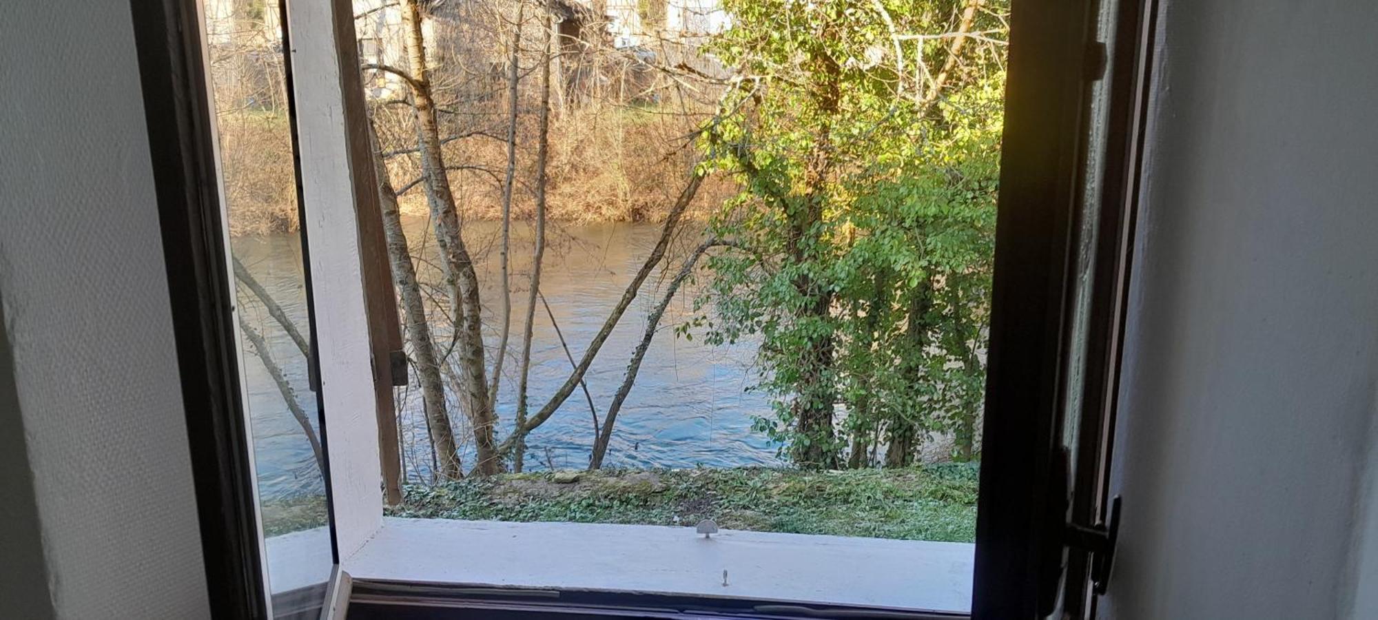 Appartement Privatif Tout Equipe En Bord De Riviere Figeac Extérieur photo